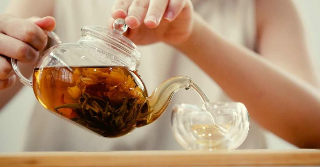 What are the advantages and disadvantages of using a teapot