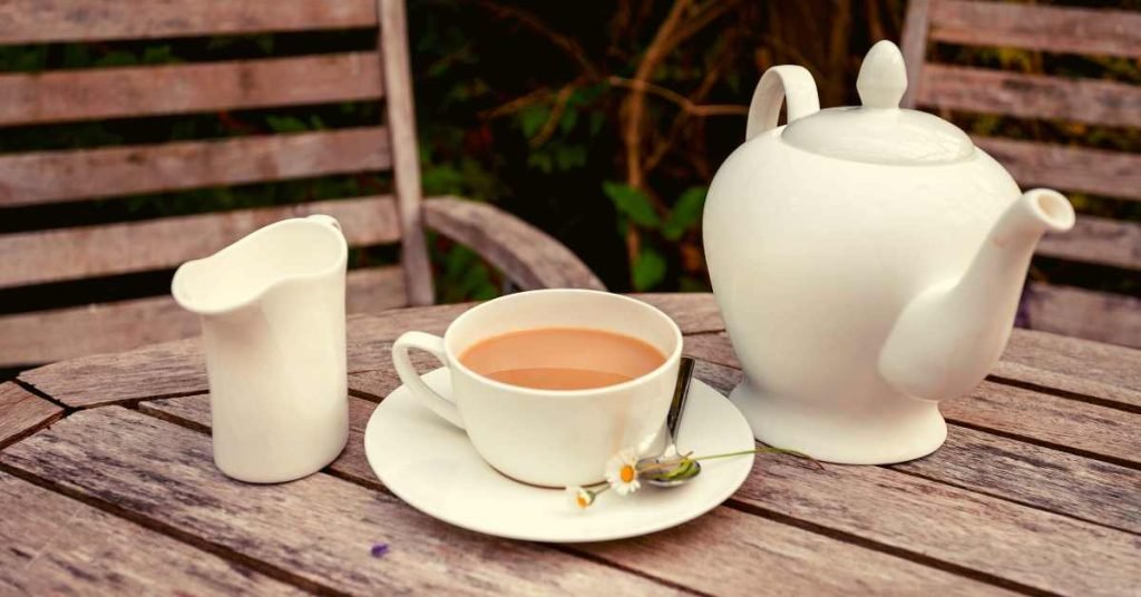 How To Properly Drink Tea In England