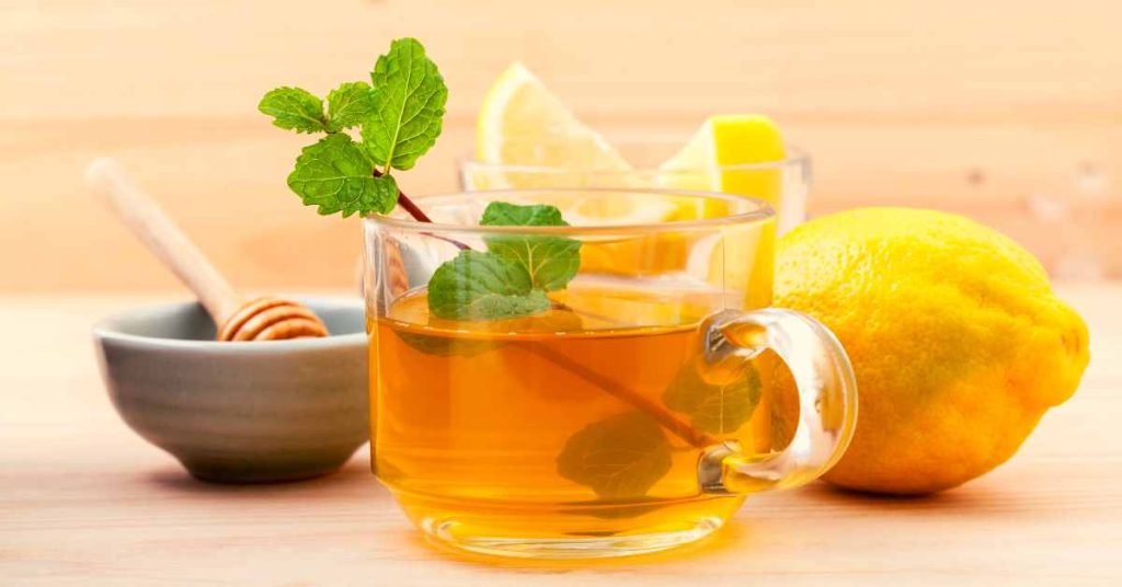 Honey and Lemon Tea for Laryngitis