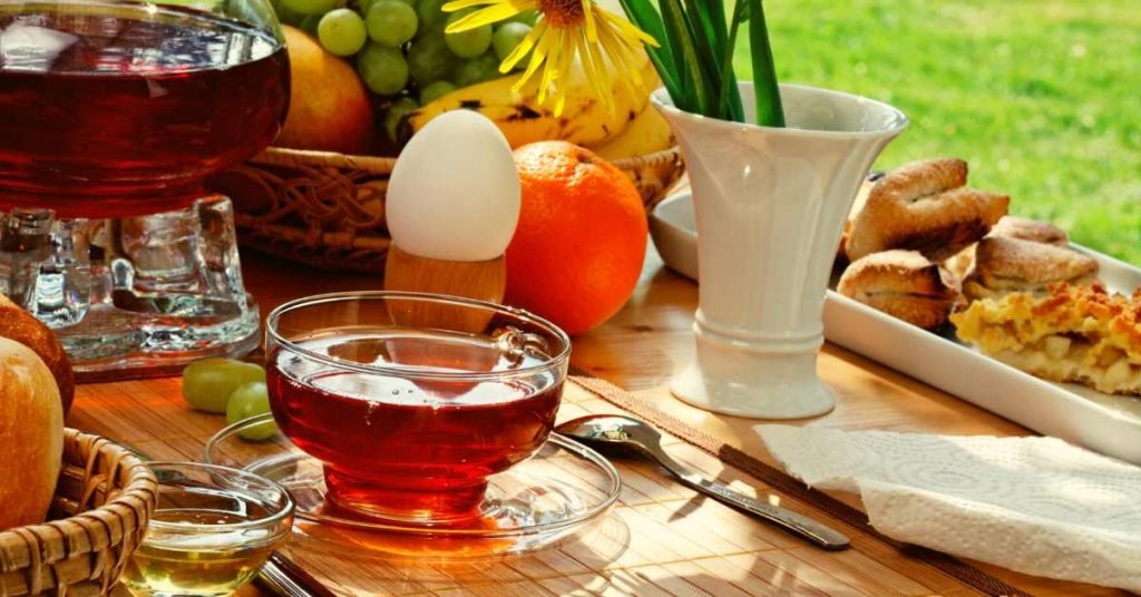 What to Eat with Tea for Breakfast