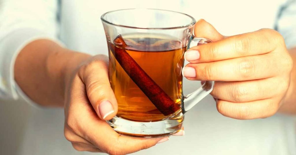 How to Make Cinnamon and Honey Tea for Weight Loss