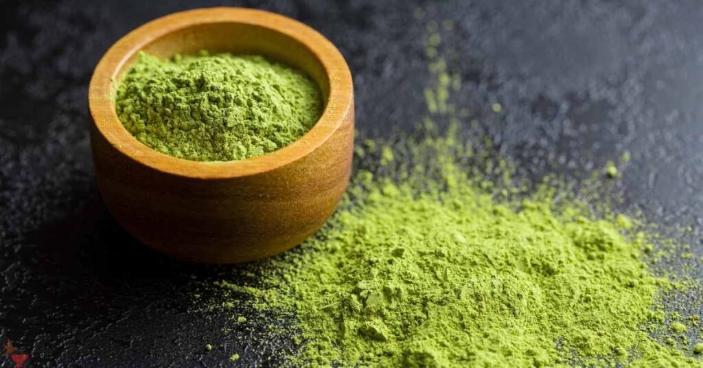 What are the Health Benefits of Drinking Matcha Compared to Regular Green Tea